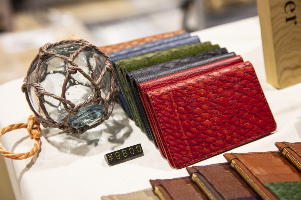 【オーシャンレザーって知ってる!?】捨てられてしまう「魚の皮」を、メチャ素敵なサイフやアクセサリーにするブランド!